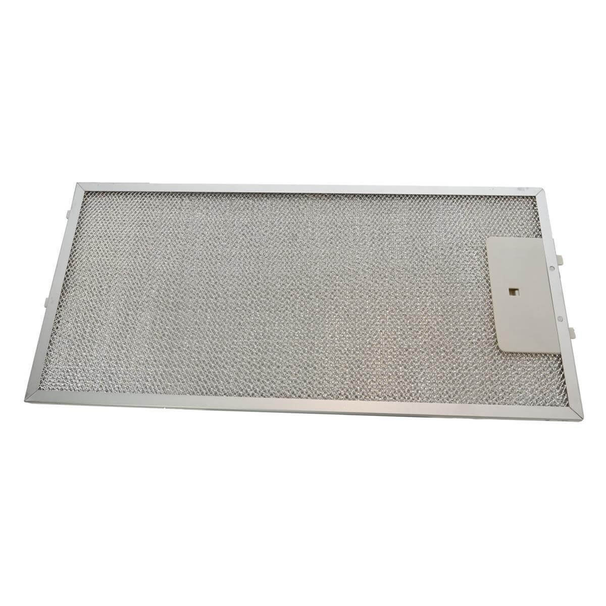 Ein rechteckiger Dunstabzugshaubenfilter aus Metall mit einem hellbeigen Griff.