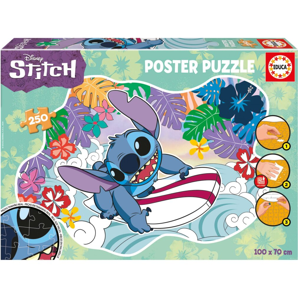 Stitch cavalca un surf tra le onde, con sfondo tropicale.