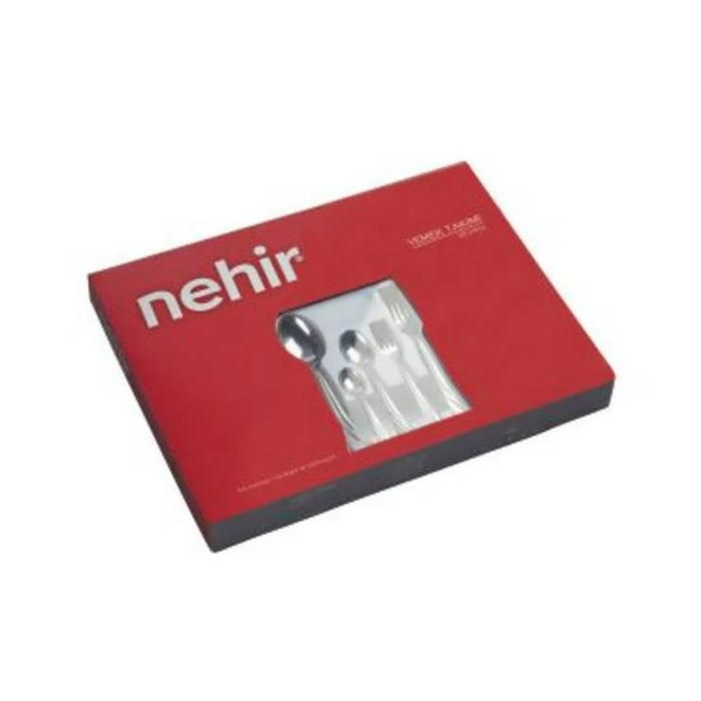 Nehir logolu kırmızı kutu ve pencereden görünen gümüş çatal bıçak takımı.