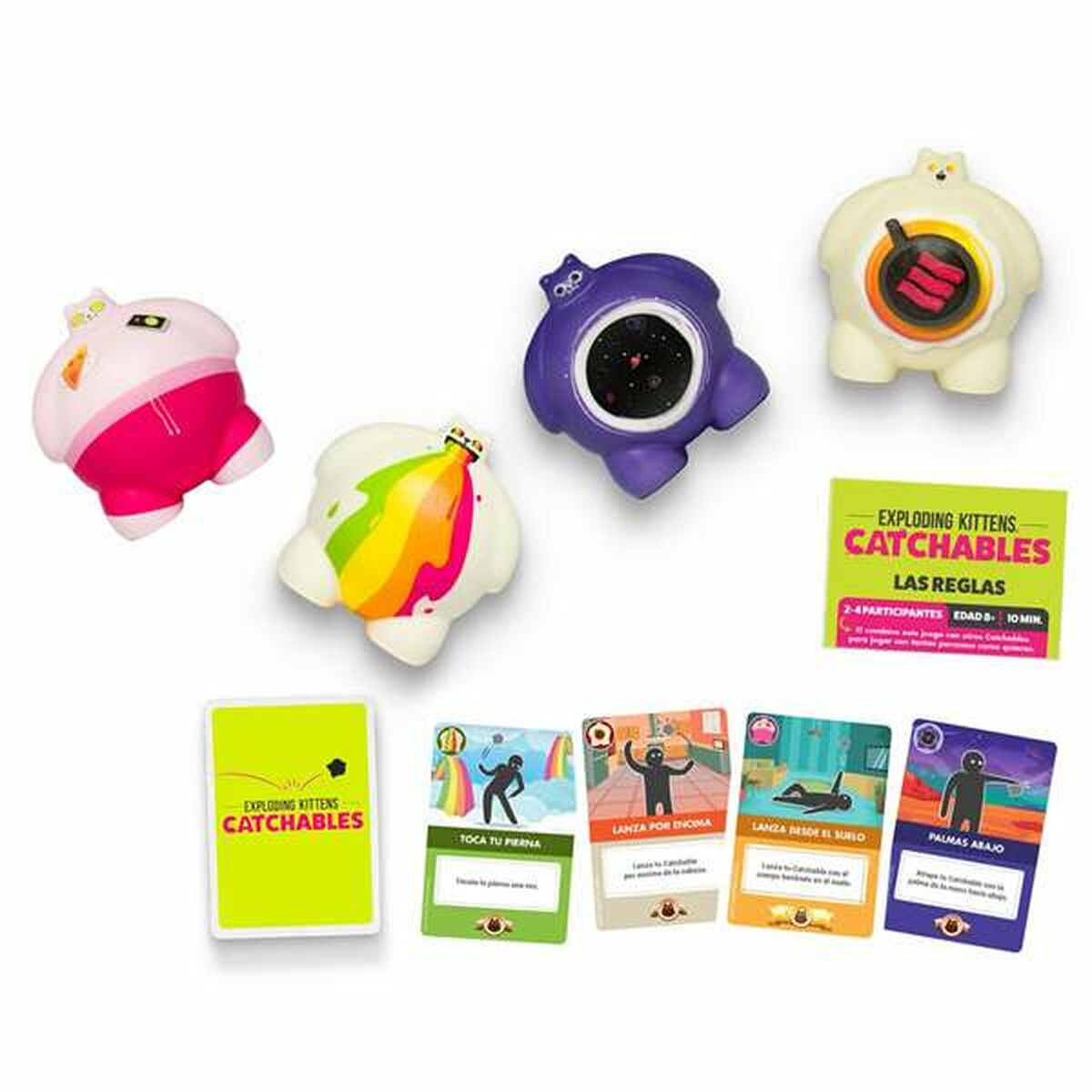 Los juguetes y cartas del juego Exploding Kittens Catchables se muestran sobre fondo blanco.