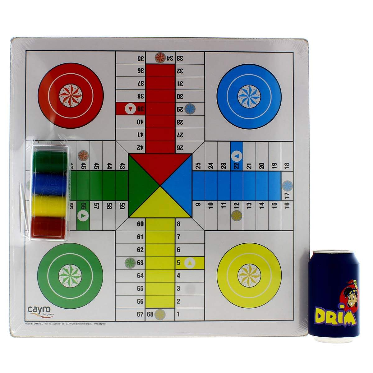 Juego de mesa con cuatro áreas de meta y peones, al lado una lata azul.