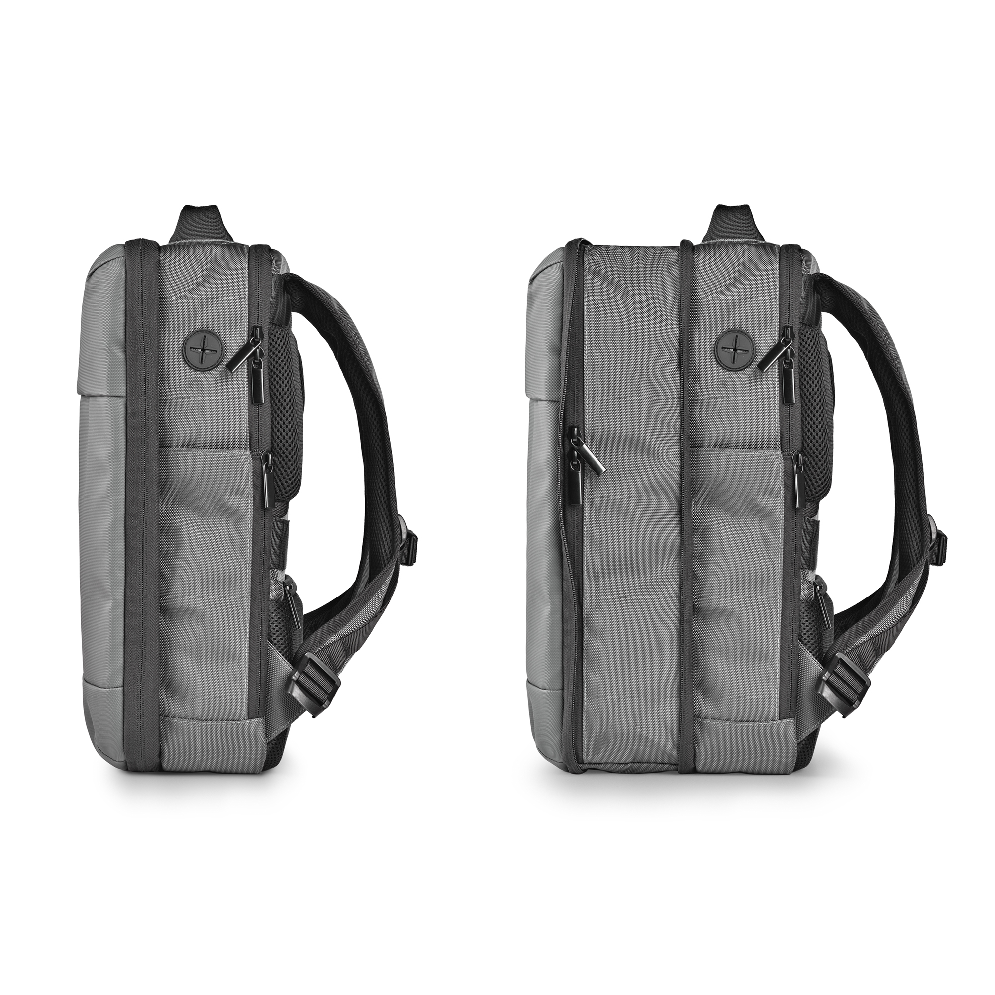 Dos mochilas grises una al lado de la otra, vistas de lado.