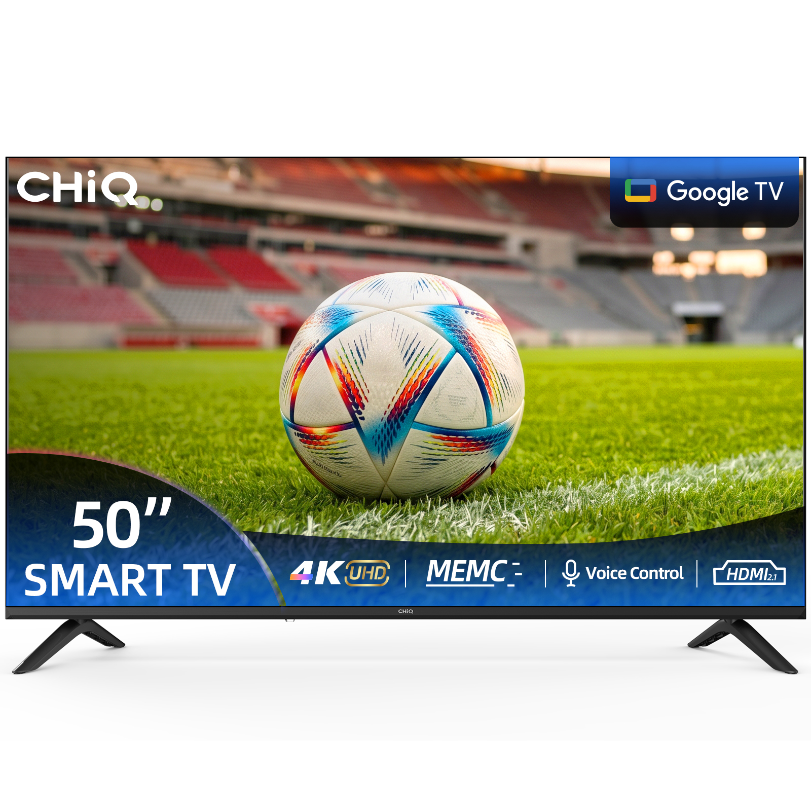 Telewizor CHIQ Smart TV 50 cali z Google TV, piłka nożna na ekranie.