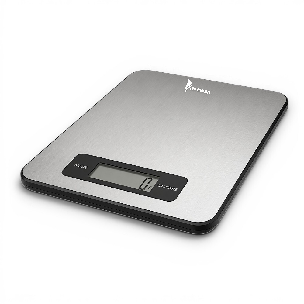 Una báscula de cocina digital plateada con borde negro y pantalla LCD.