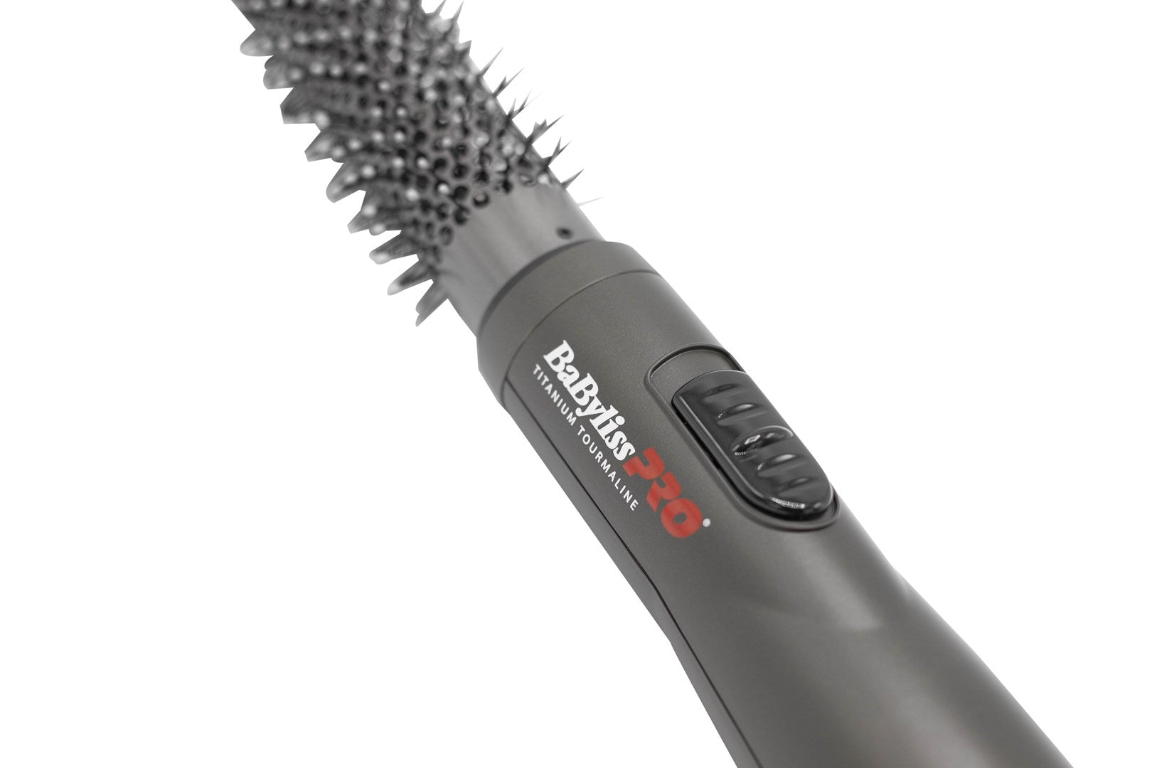 Una spazzola asciugacapelli BaByliss PRO grigia con tormalina di titanio, su sfondo bianco.