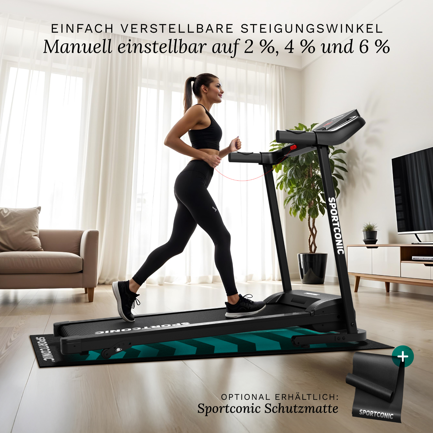 Een vrouw rent op een loopband in een woonkamer met meubels en planten.