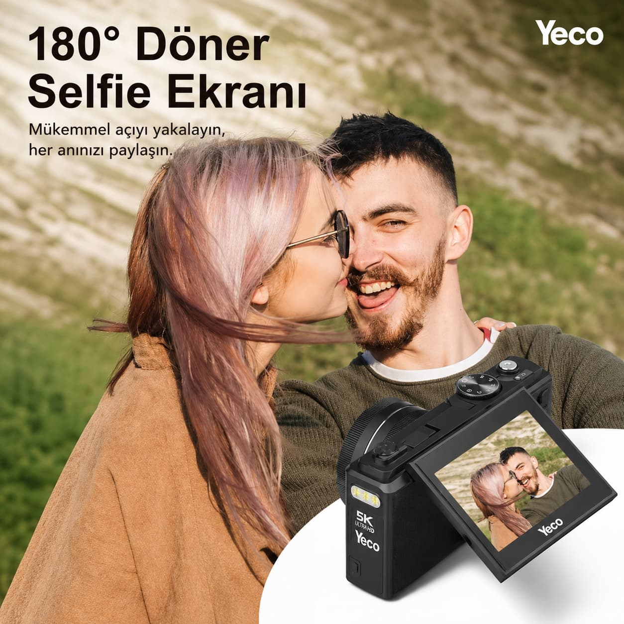 Bir çift selfie çeken kameranın önünde öpüşüyor. Ekran çifti gösteriyor.