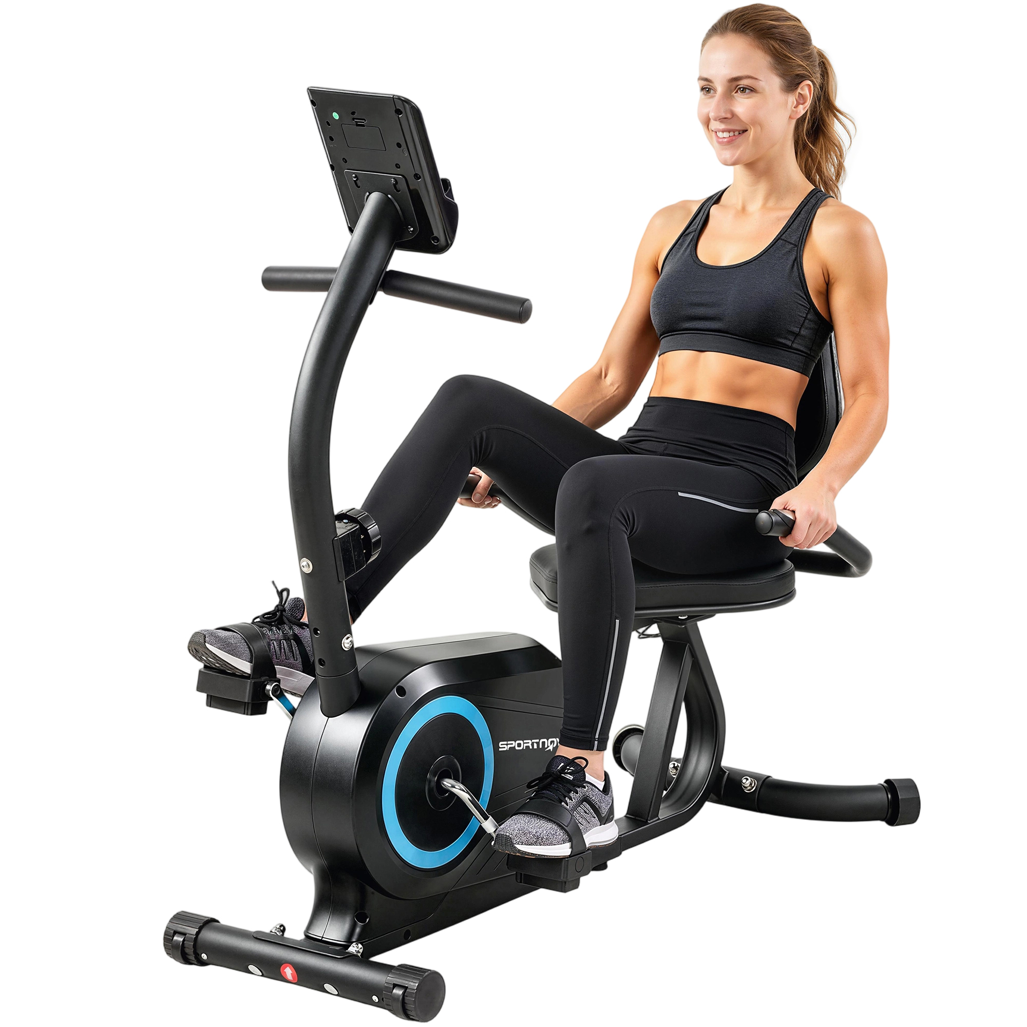 Una donna in nero si allena su una cyclette reclinata nera con accenti blu.