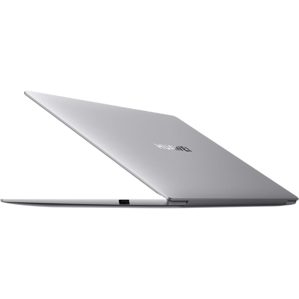 Gümüş rengi laptop, kısmen açık, kapağında Huawei logosu var.