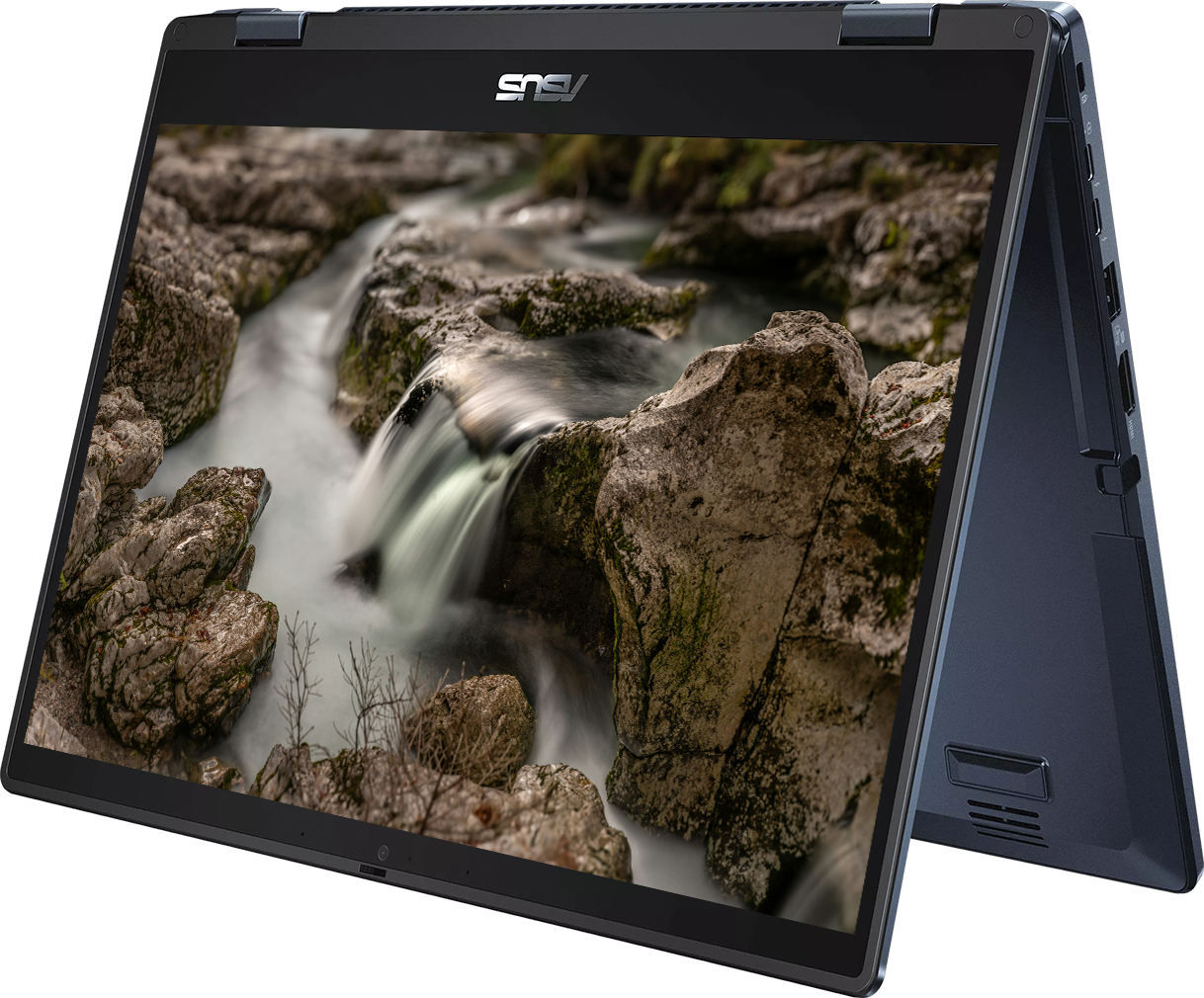 Koyu mavi bir Asus dizüstü bilgisayar açık olup ekranında sakin bir şelale sahnesi gösteriyor.