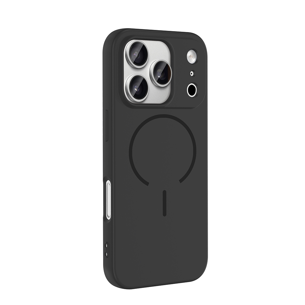 Üç kamera lensli ve manyetik daire tasarımlı siyah telefon kılıfı.