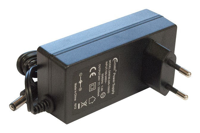 Fuente de alimentación negra con enchufe europeo y cable con conector.