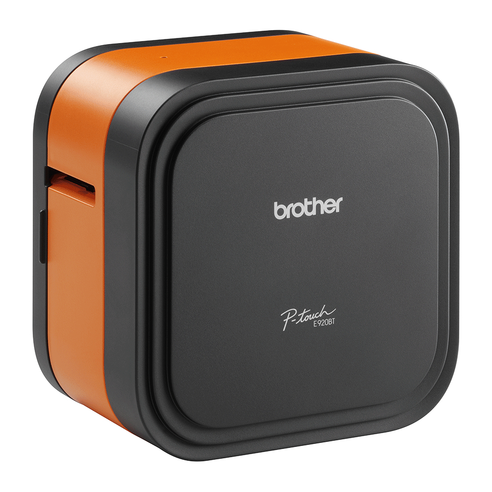 Ein orangefarbener und schwarzer P-touch E920BT Etikettendrucker von Brother.
