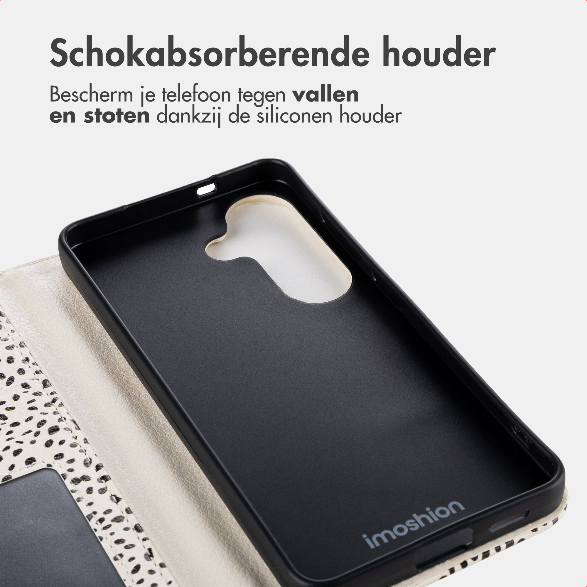 Zwarte telefoonhoes met wit spikkelpatroon, crème interieur.