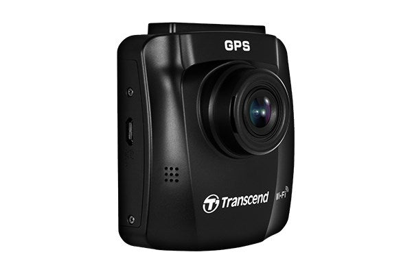 Schwarzer Transcnd Dashcam mit GPS und WLAN auf weißem Hintergrund.