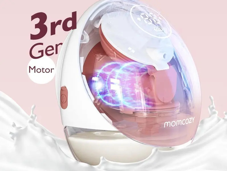 Un tiralatte Momcozy bianco e rosa con display digitale, circondato da latte spruzzato.