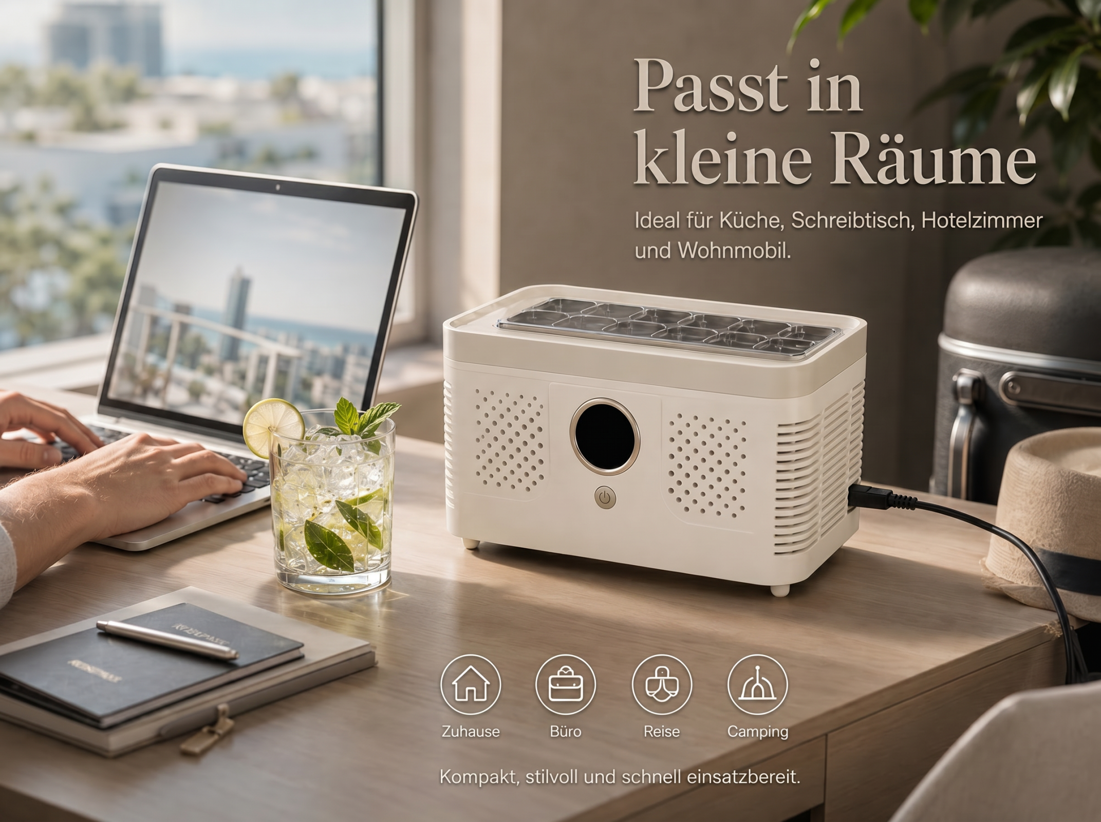 Ein weißer Luftreiniger steht auf einem Schreibtisch neben einem Laptop und einem Getränk.