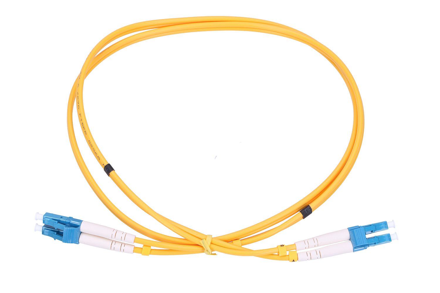 Żółty kabel światłowodowy z dwoma niebiesko-białymi złączami.