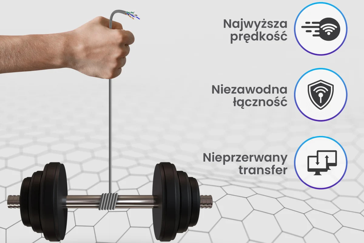 Una mano tiene un cavo di rete sopra un manubrio. Le icone mostrano velocità, connessione e trasferimento.