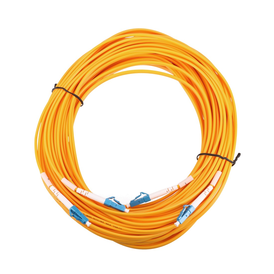 Un cavo in fibra ottica arancione avvolto con connettori LC blu su sfondo bianco.