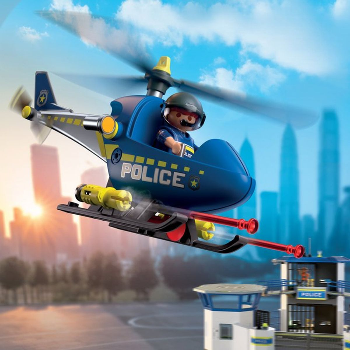 Un helicóptero de policía Playmobil vuela sobre una ciudad con una figura pilotando.
