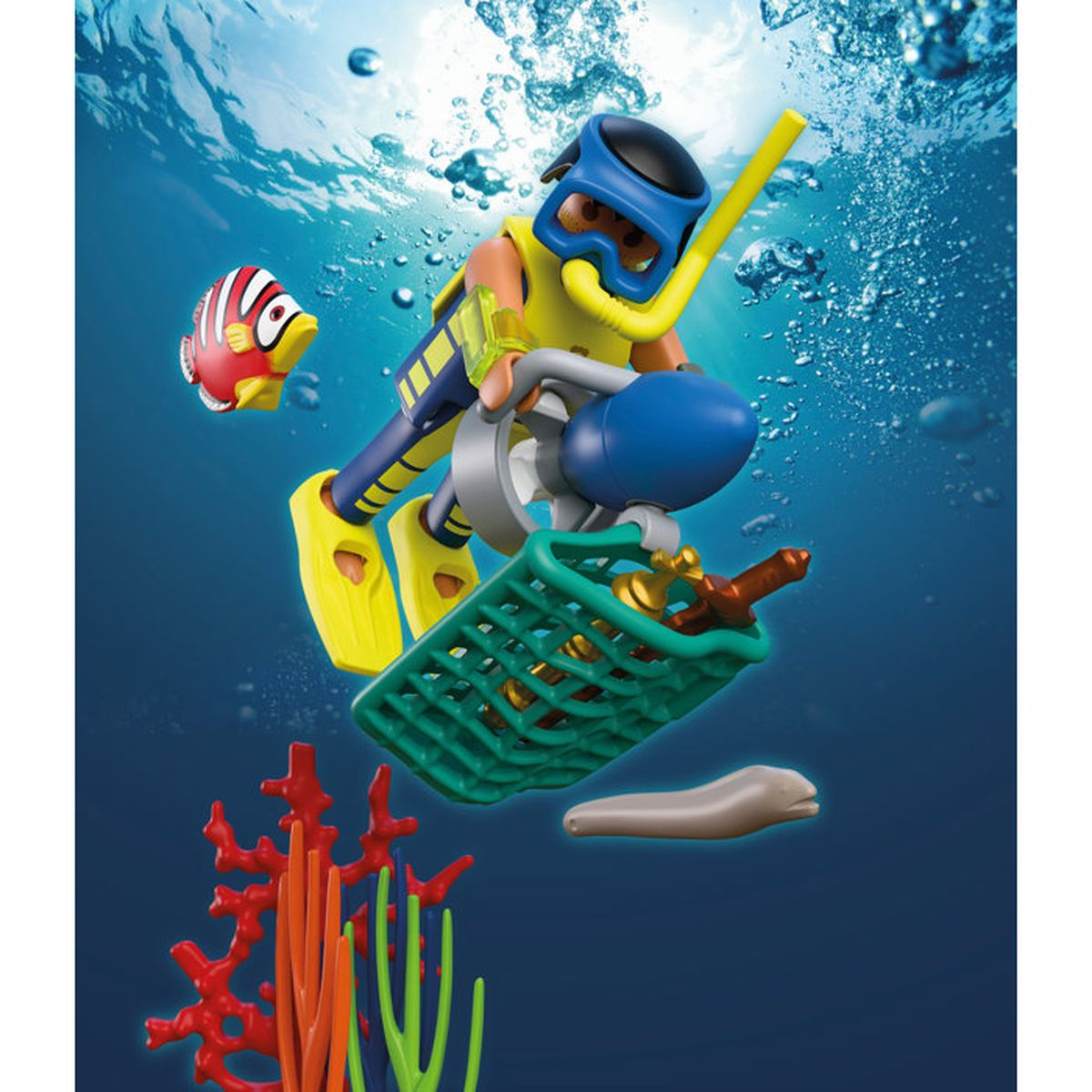 Un buceador con esnórquel y scooter marino nada bajo el agua con peces y coral.