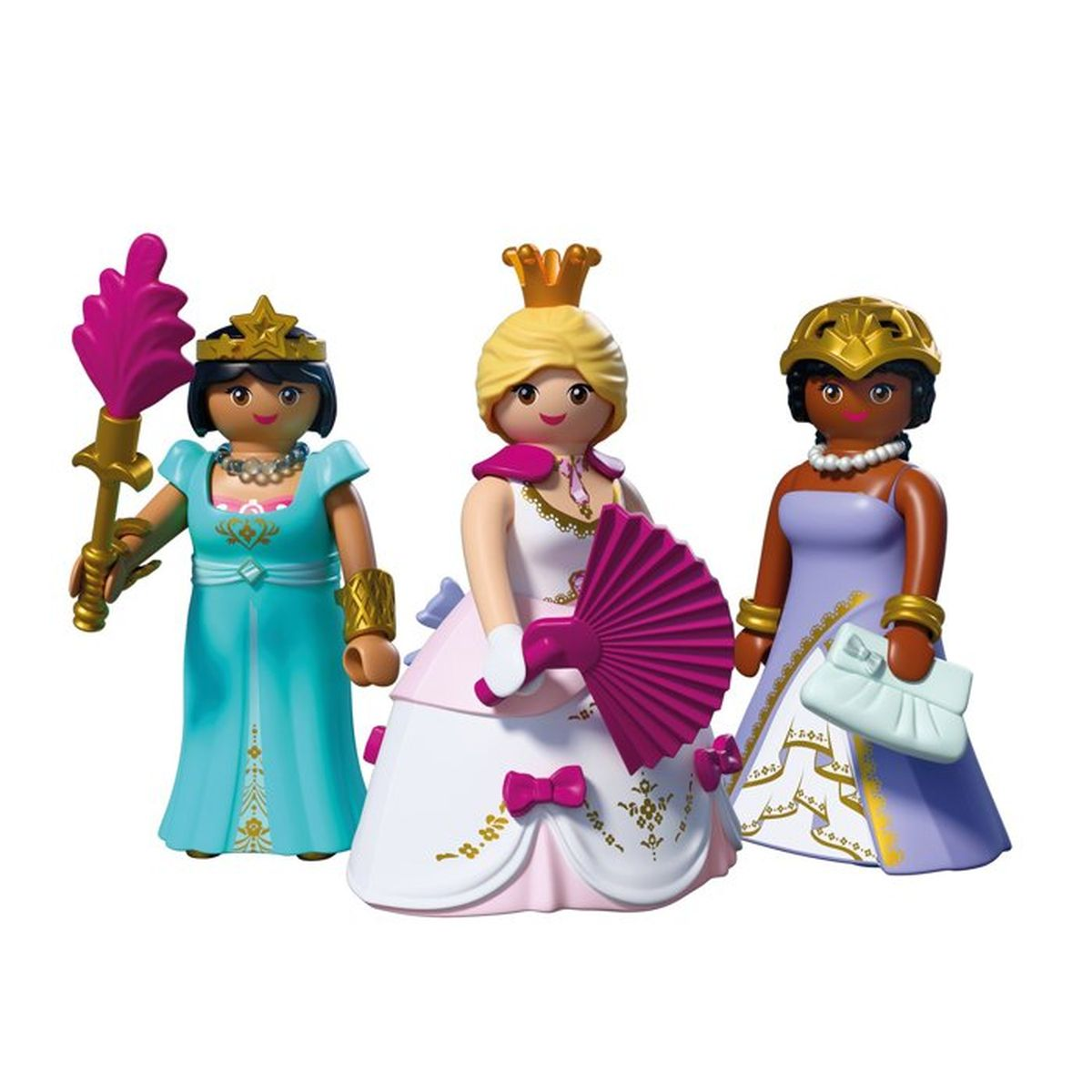 Tres princesas con vestidos formales. Una sostiene un cetro, otra un abanico, la tercera un bolso.