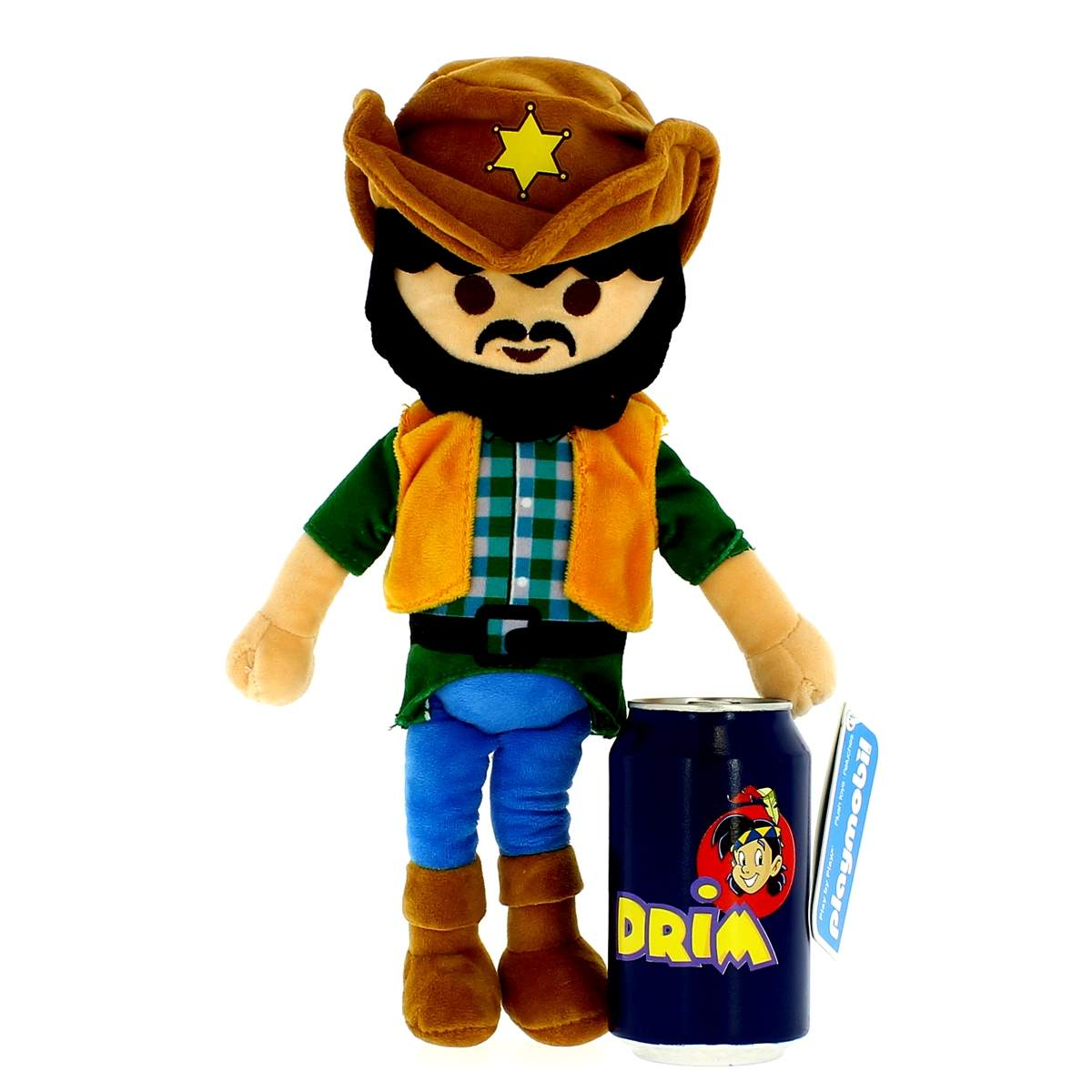 Figura de peluche de un vaquero junto a una lata de bebida azul con un personaje de dibujos animados.