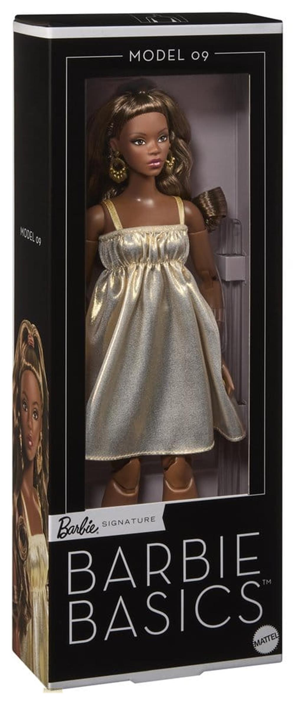 Muñeca Barbie Basics Modelo 09 con vestido dorado brillante y pendientes.