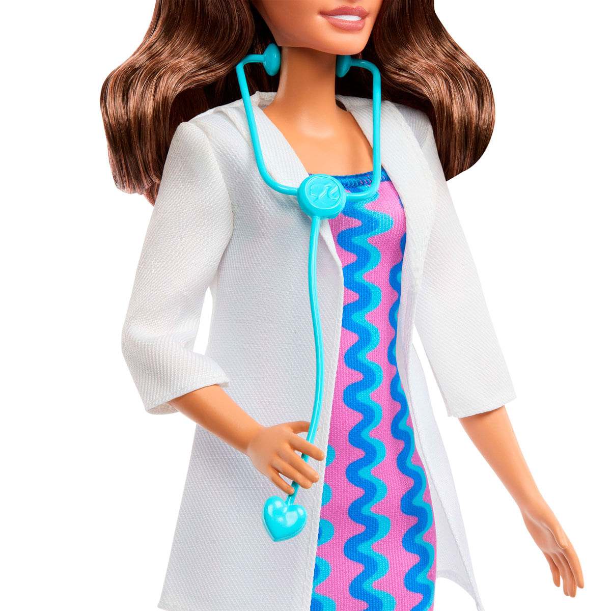 Muñeca Barbie vestida de doctora, con bata blanca y vestido estampado.