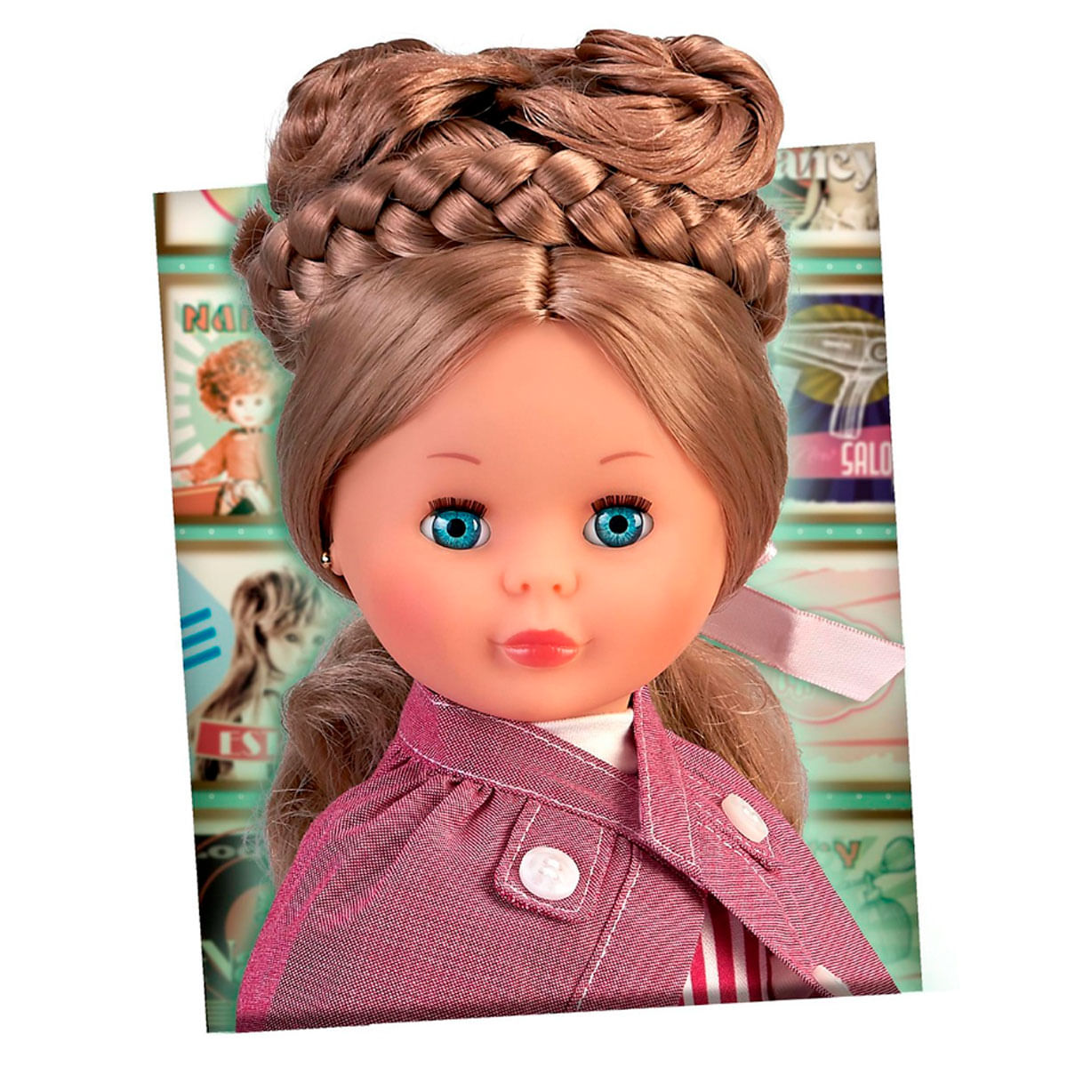 Una muñeca con ojos azules y moño trenzado, viste chaqueta rosa.
