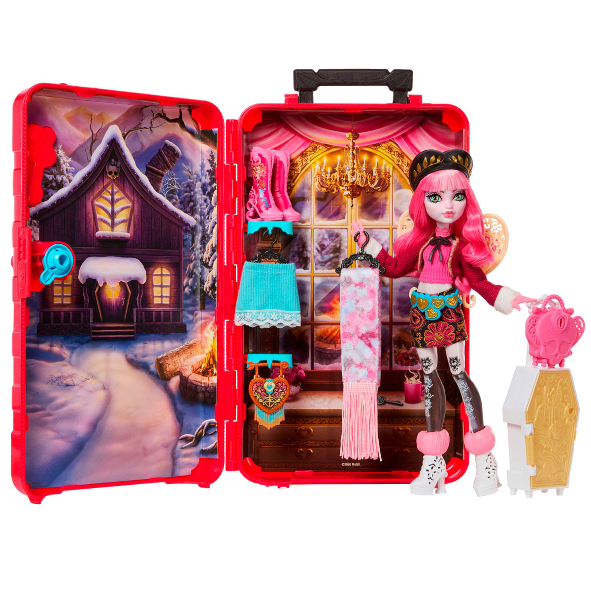 Una muñeca de pelo rosa junto a un maletín abierto que muestra ropa y una escena de casa.