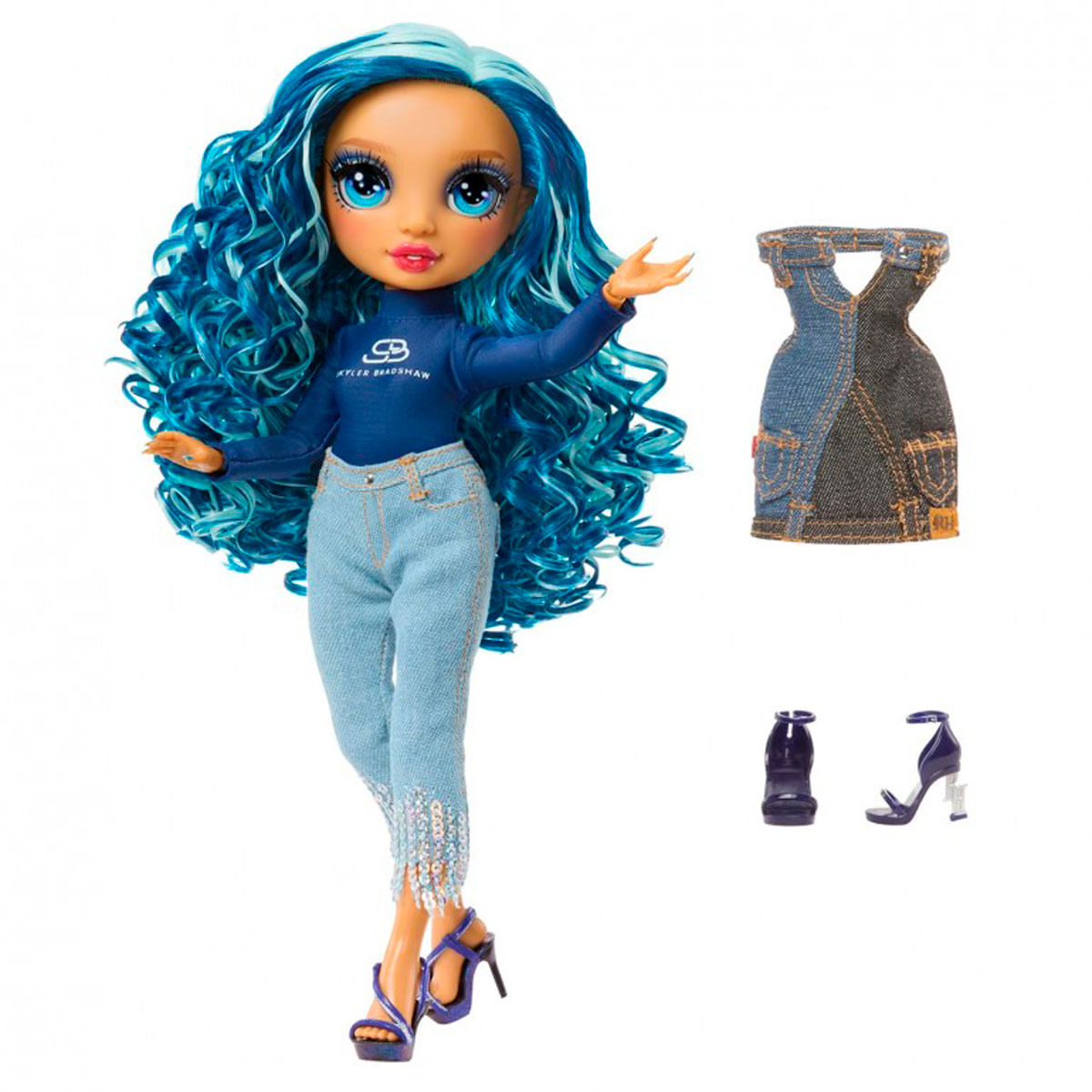 Una muñeca de pelo azul lleva vaqueros y top azul. A su lado, vestido y zapatos.
