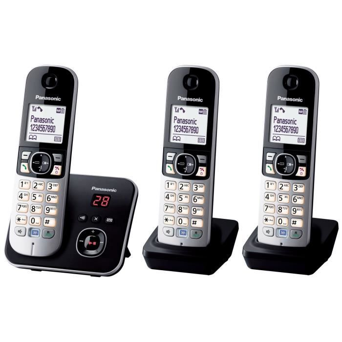 Trois téléphones sans fil Panasonic, un sur une base de chargement avec écran rouge.