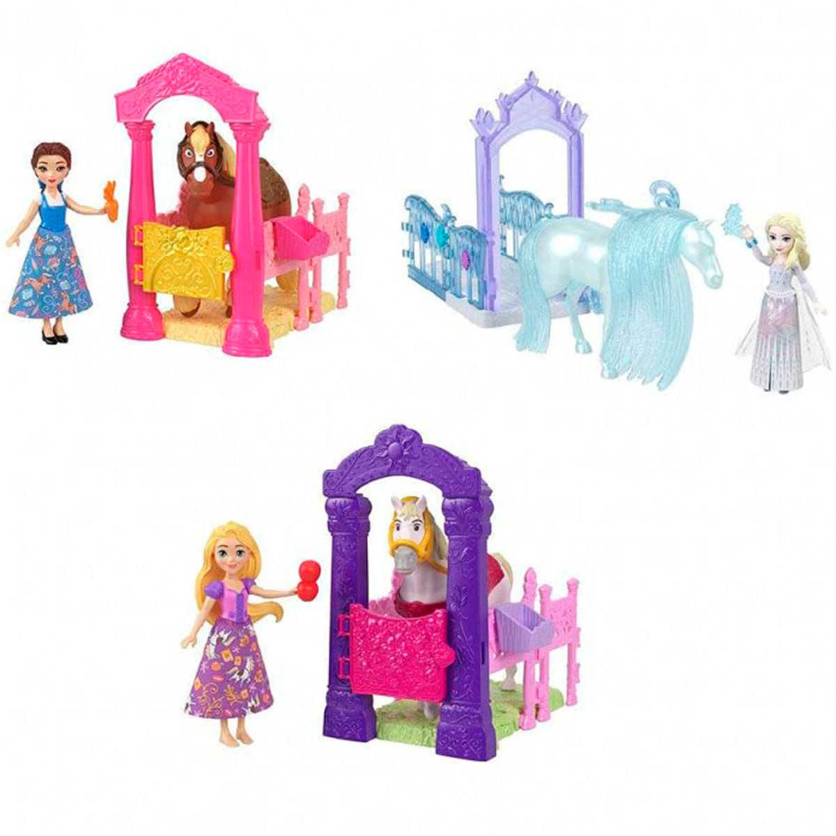 Tres juegos de juguetes con caballos y figuras sobre fondo blanco.