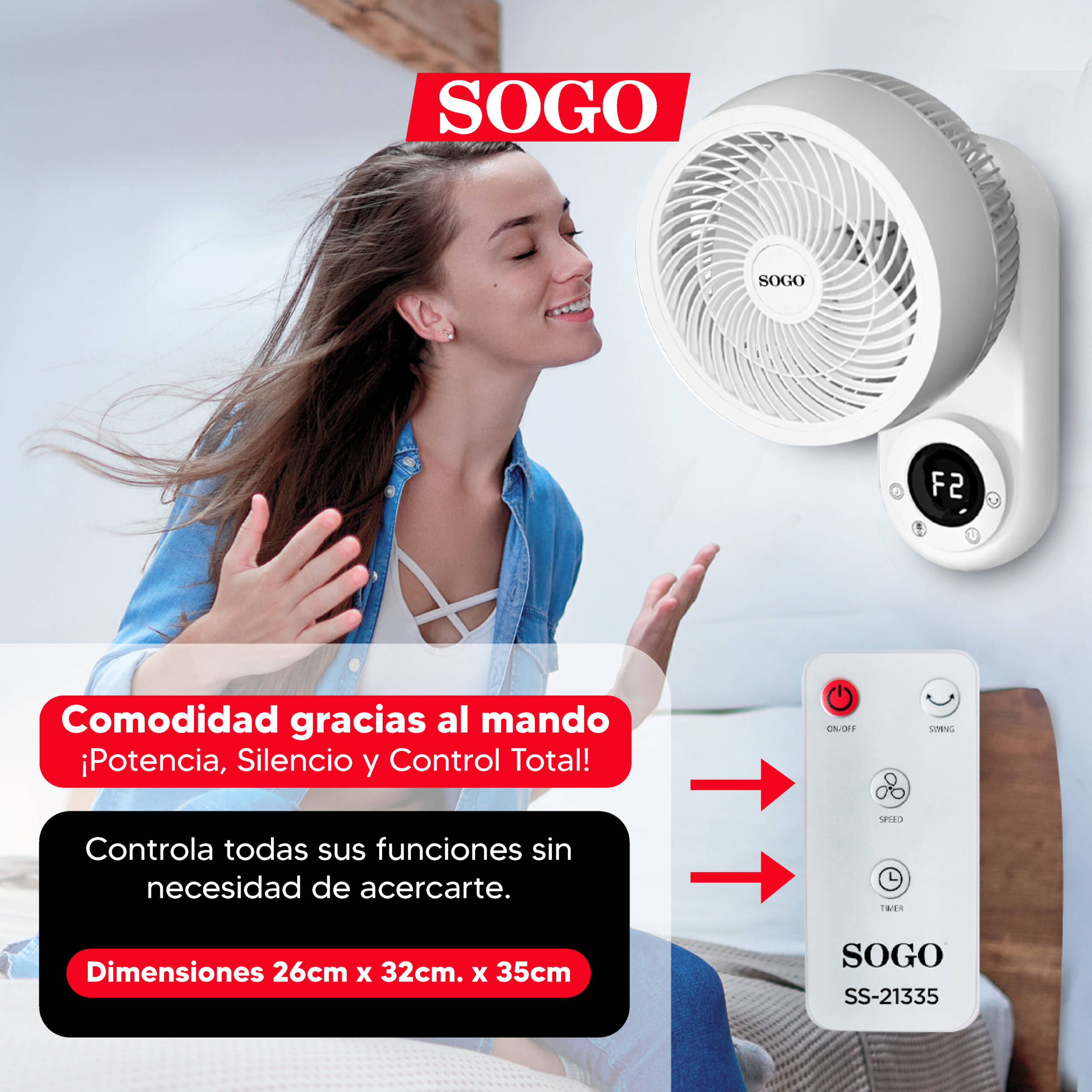 Una mujer disfruta del flujo de aire de un ventilador de pared Sogo blanco con mando.