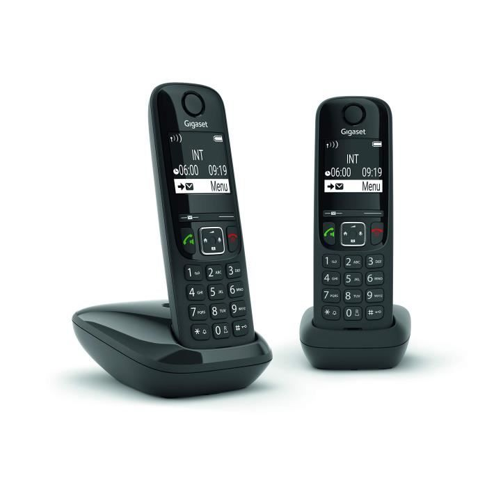 Due telefoni cordless Gigaset neri, uno su base di ricarica. Display mostra 06:00.