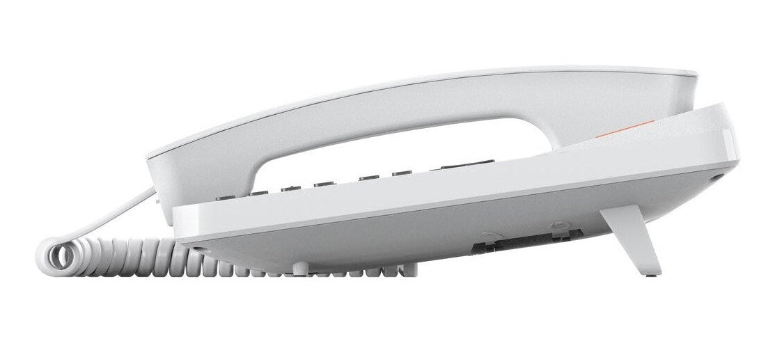 Un telefono bianco con cavo, cornetta e pulsanti su sfondo bianco.