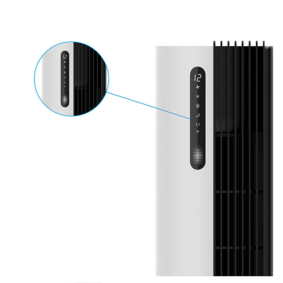 Een witte torenventilator met een digitaal display waarop 12, ventilator-, hitte-, oscillatie- en Wi-Fi-pictogrammen staan.