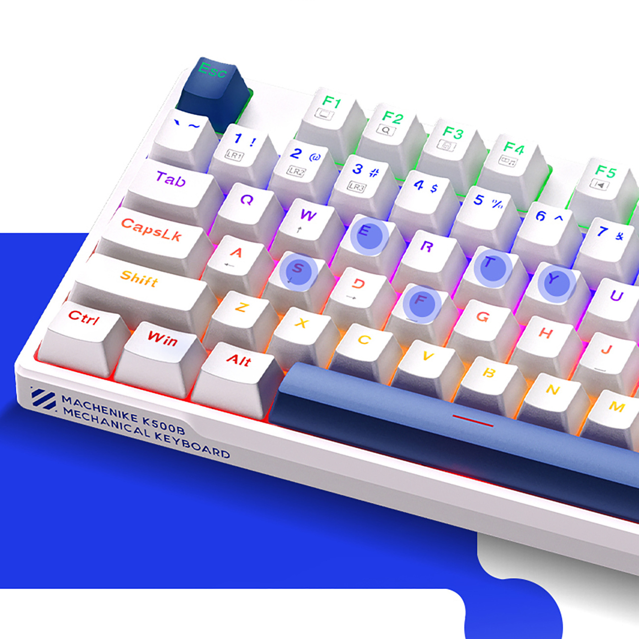Zbliżenie białej klawiatury mechanicznej z podświetleniem RGB i niebieskimi klawiszami akcentującymi.