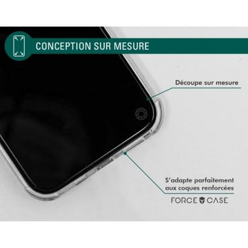 Une coque de téléphone transparente avec des superpositions de texte.