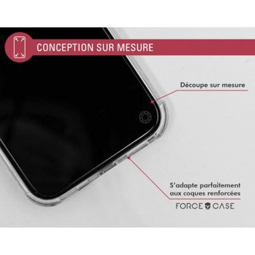 Clear phone case corner with text 'Conception sur mesure'.