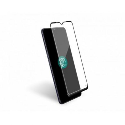 Uno smartphone nero con una protezione schermo trasparente parzialmente appoggiata sopra.