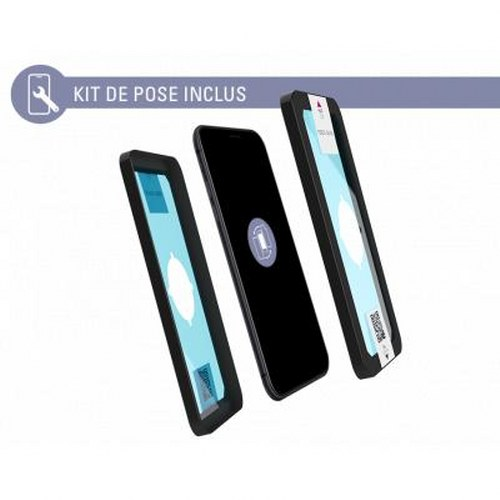 Three smartphones with cases shown diagonally. A sign reads: "KIT DE POSE INCLUS".