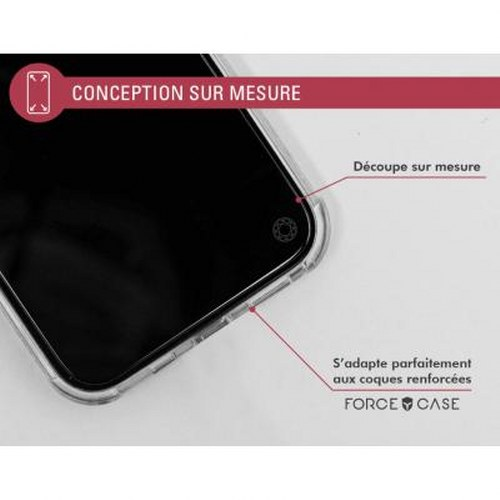 Custodia trasparente per telefono con testo rosso sovrapposto.