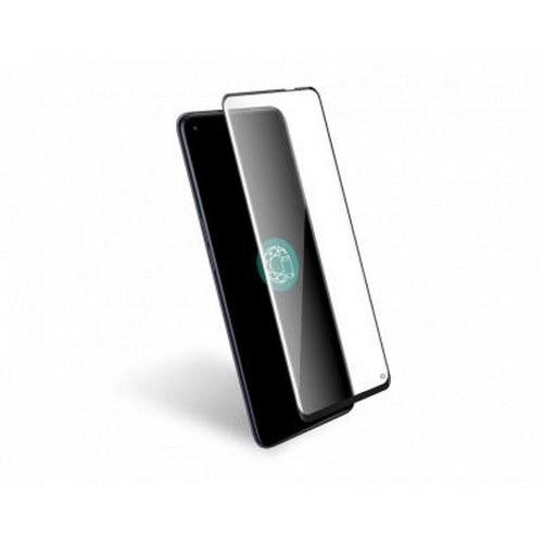 Uno smartphone nero con una protezione per lo schermo appoggiata sopra.