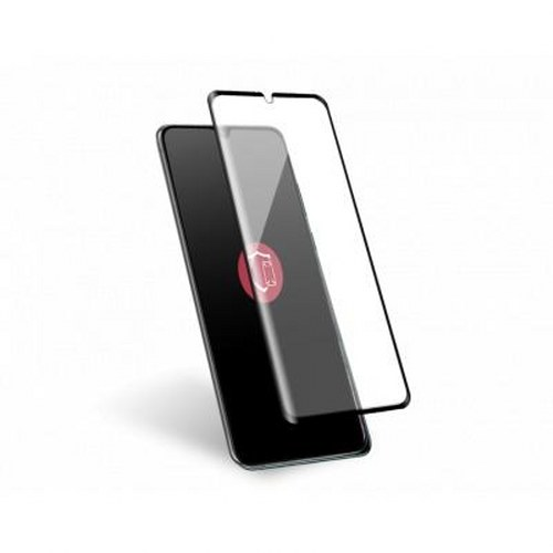 Uno smartphone nero con una protezione per lo schermo posizionata sopra.