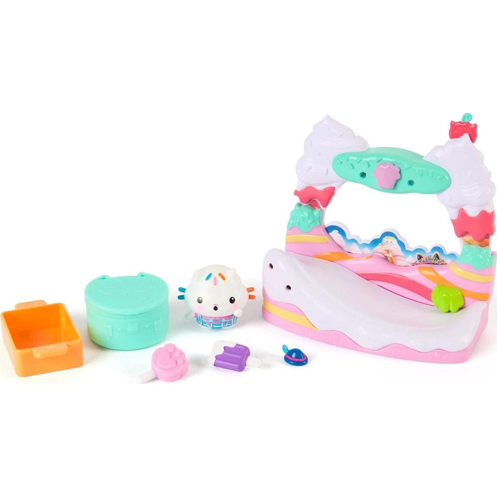 Un juego con temática de dulces, con figuras y accesorios sobre fondo blanco.