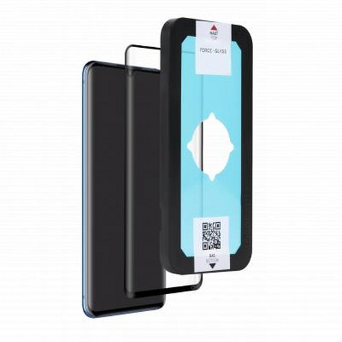 Uno smartphone nero con un vetro protettivo al centro. Etichette sul vetro.