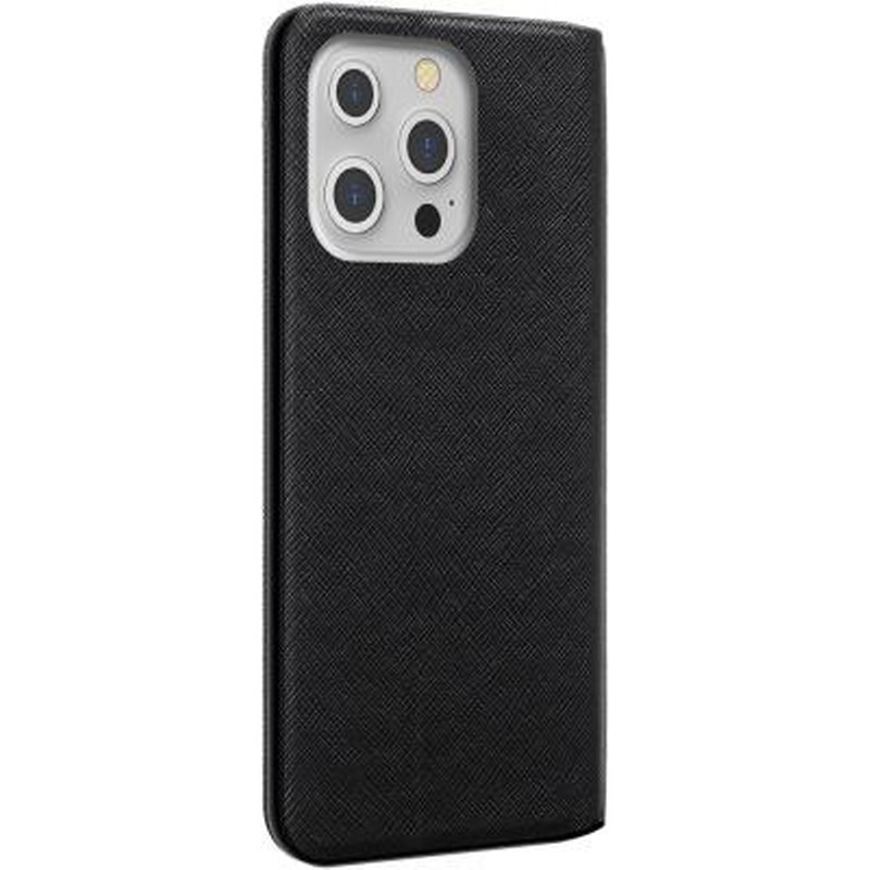 iPhone nero con tre fotocamere, in una custodia che si apre a sinistra.